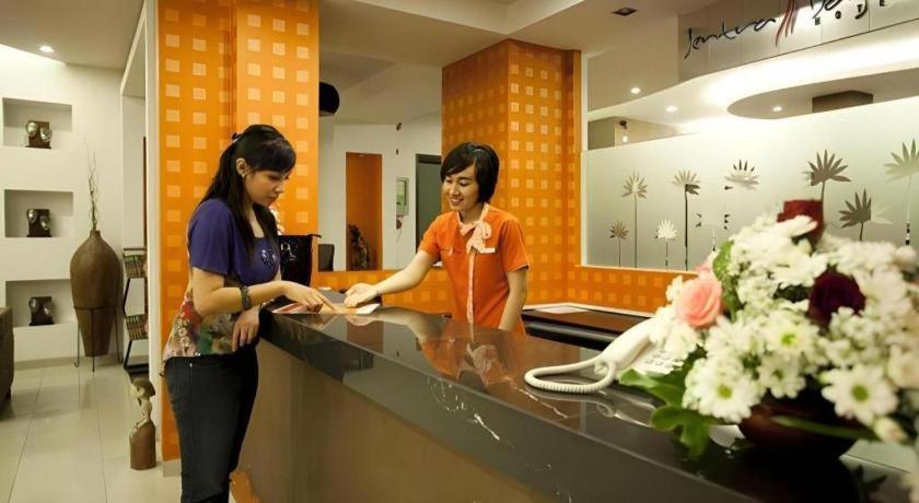 Hotel Grand Malioboro Yogyakarta Exterior foto